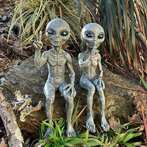 2pc Set Outer Space Alien Outdoor Garden Ornaments