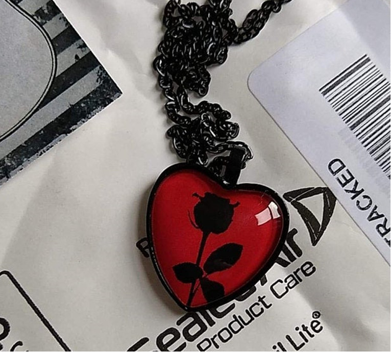 The Black Rose Pendant Necklace