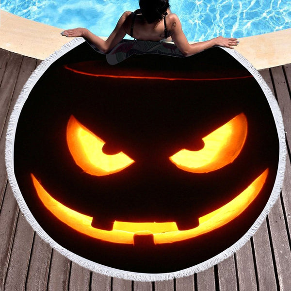 The Smiling Pumpkin Round Beach Towel
